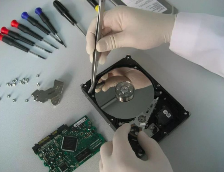 Восстановление информации с жесткого диска в Усть-Луге