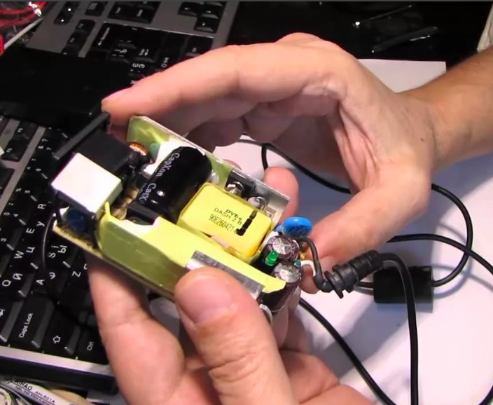 Ремонт блоков питания ноутбуков Ремонт блоков питания ноутбуков в Усть-Луге