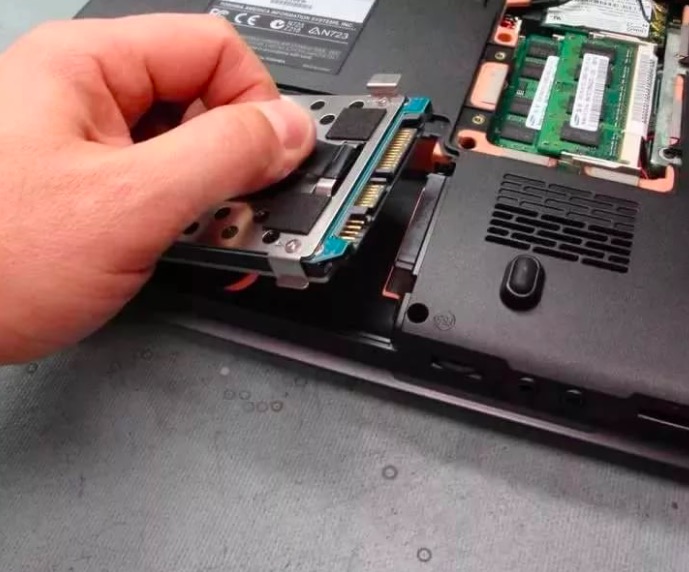 Замена жесткого диска на ноутбуке в Усть-Луге