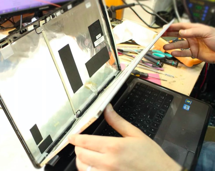 замена матрицы на ноутбуке в Усть-Луге