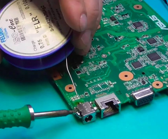 Замена шлейфа матрицы на ноутбуке Замена шлейфа матрицы на ноутбуке в Усть-Луге