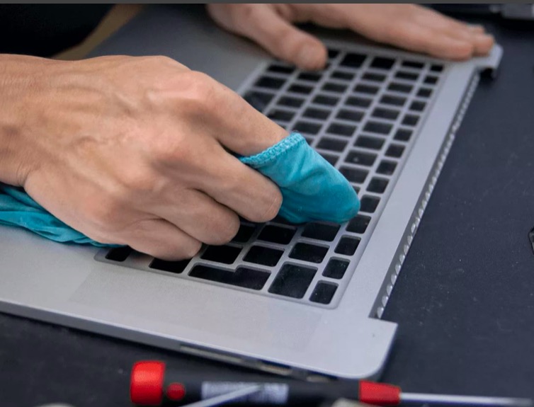 Ремонт ноутбука после залития Ремонт ноутбука после залития в Усть-Луге